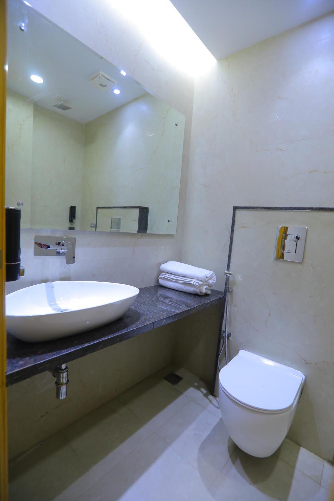 Hotel Glitz - Walk In From New Delhi Railway Station Exterior photo